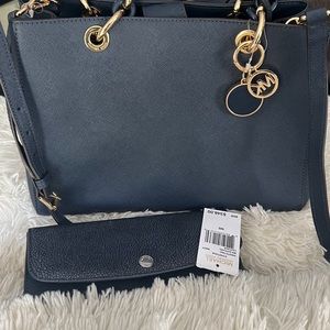 Beautiful Michael Kors Bag and wallet